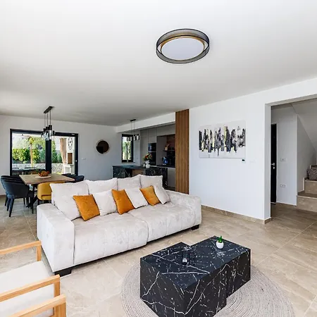 Aria Prestige Vilă *